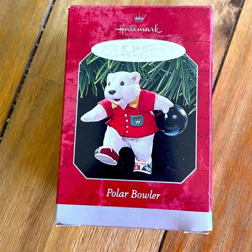 Vintage 1998 Hallmark polar bear‎ bowling ornament